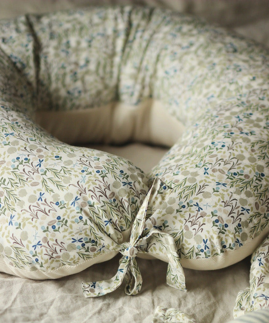 Coussin d'allaitement Avery Row - Riverbank